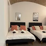 Cosy Renovated Apartment In Mariahilf