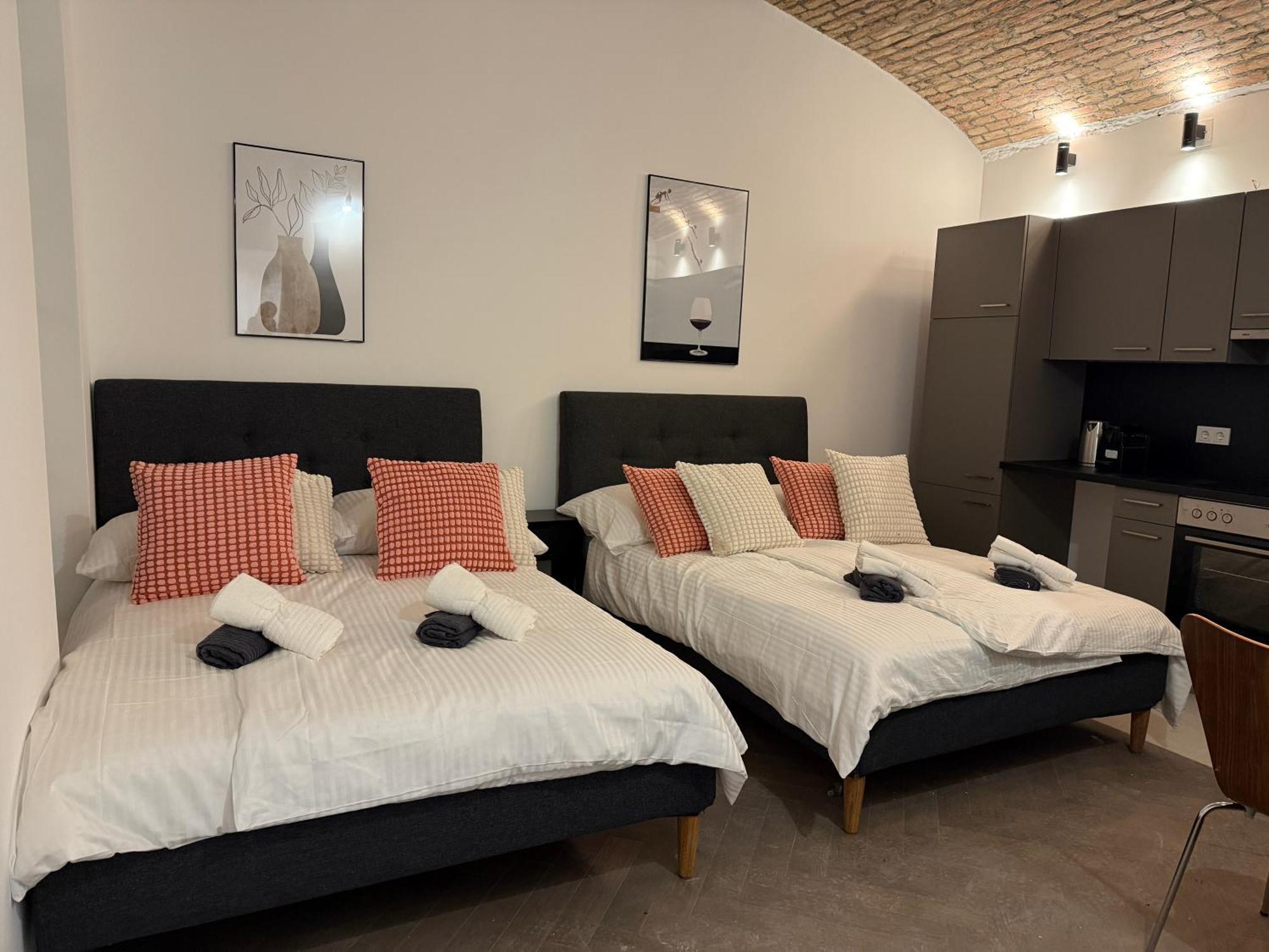 Cosy Renovated In Mariahilf Apartment
